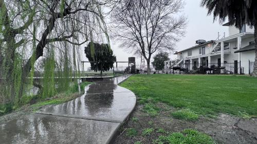 728 E Laguna Laton Ca 93242