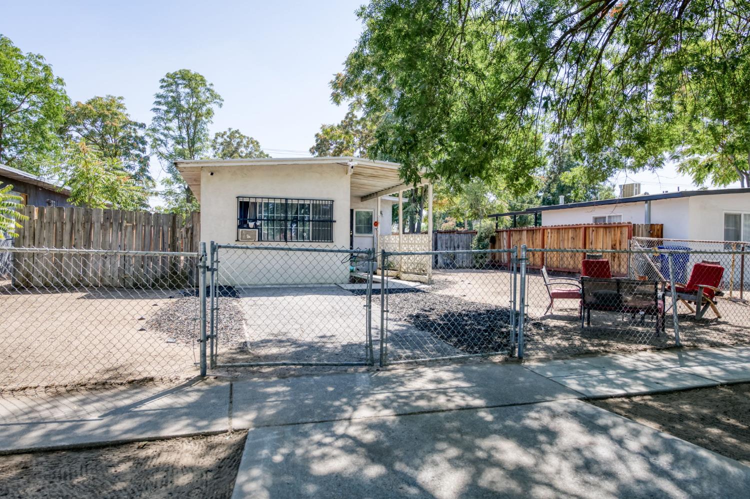 209 W Eden Ave