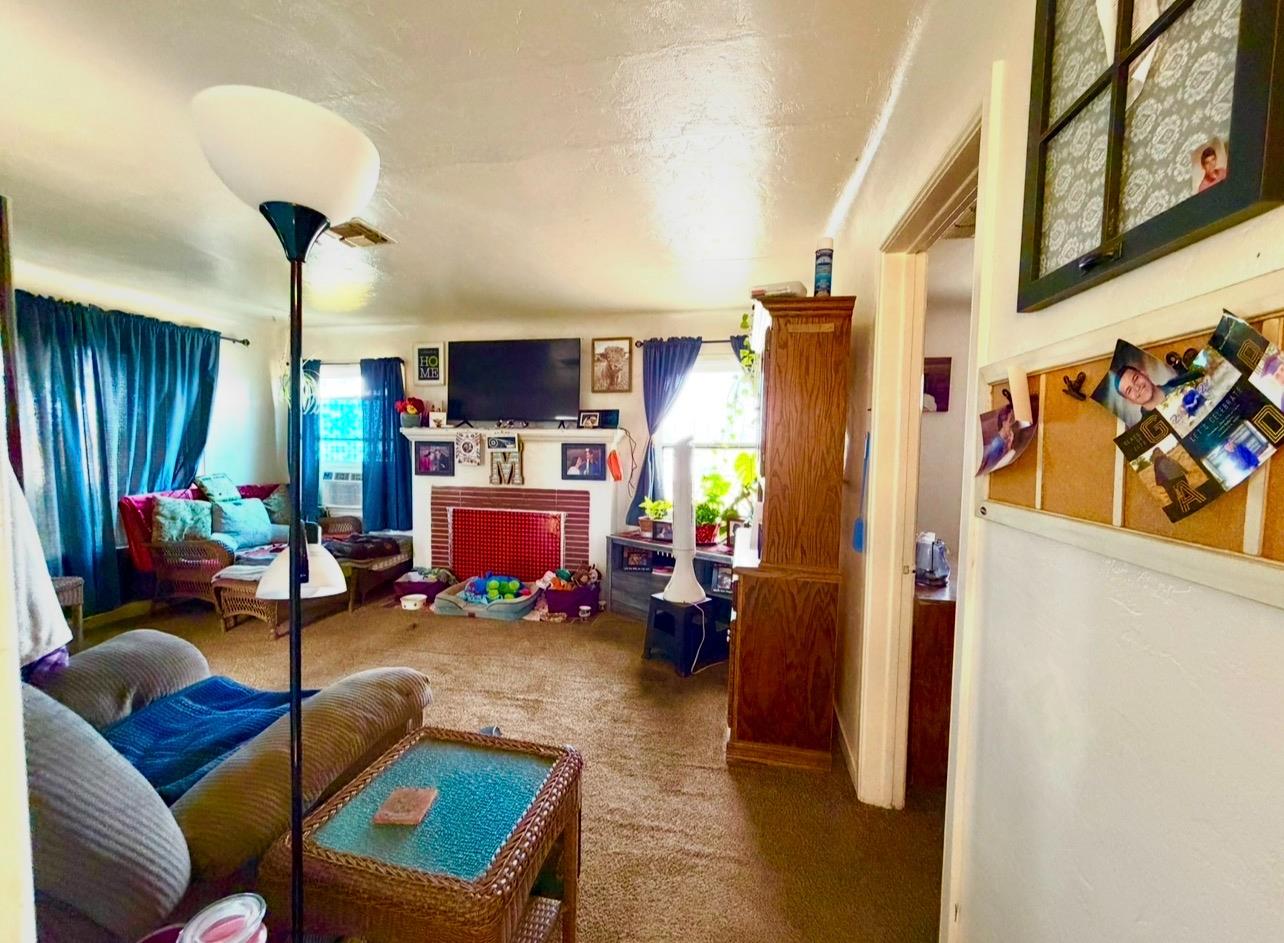 713 E Laguna Ave, Laton, CA 93242