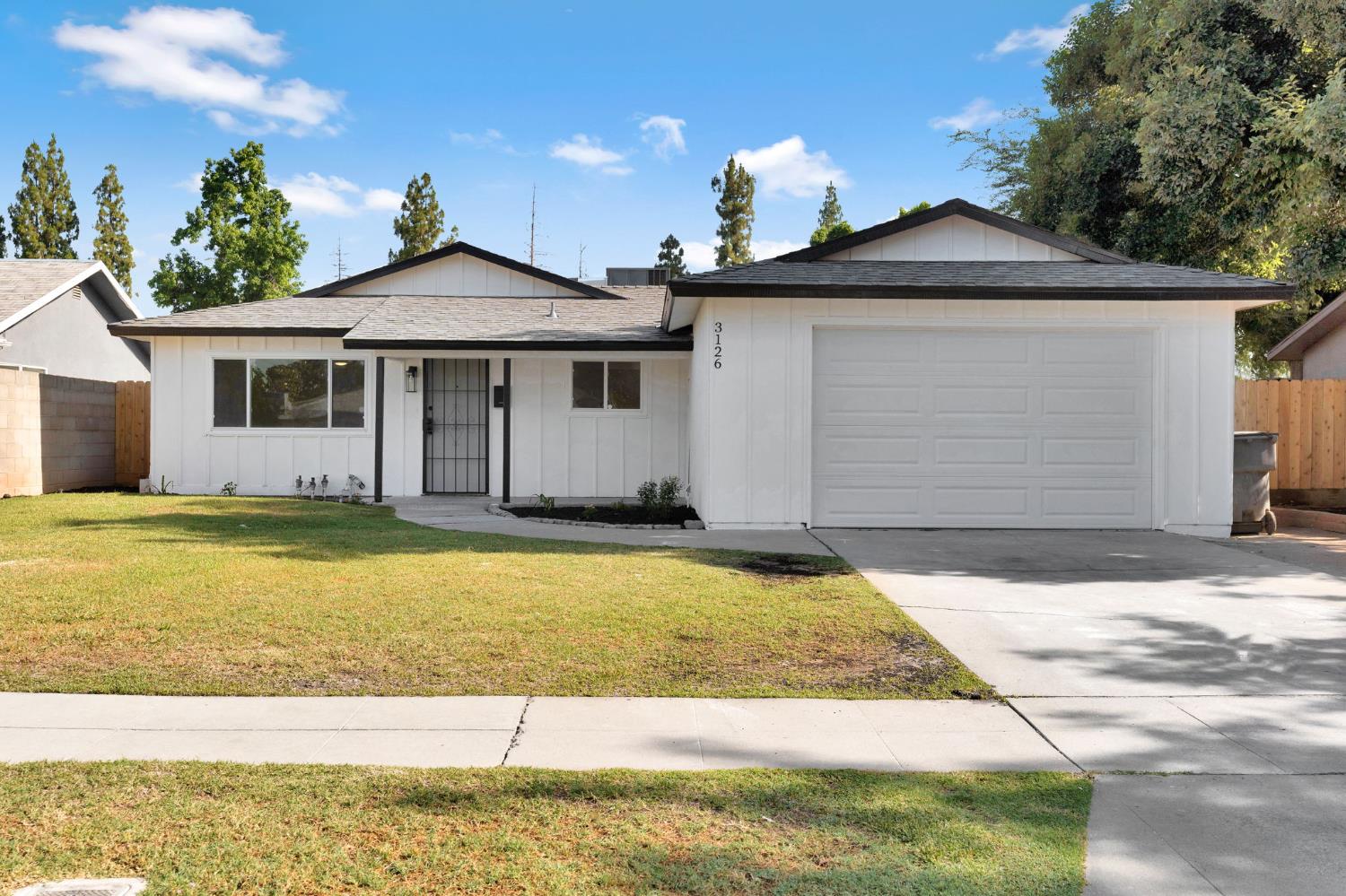 3126 W Alamos Ave