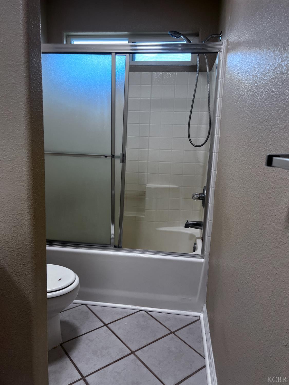 1950 W Rio Hondo Way, Hanford, CA 93230