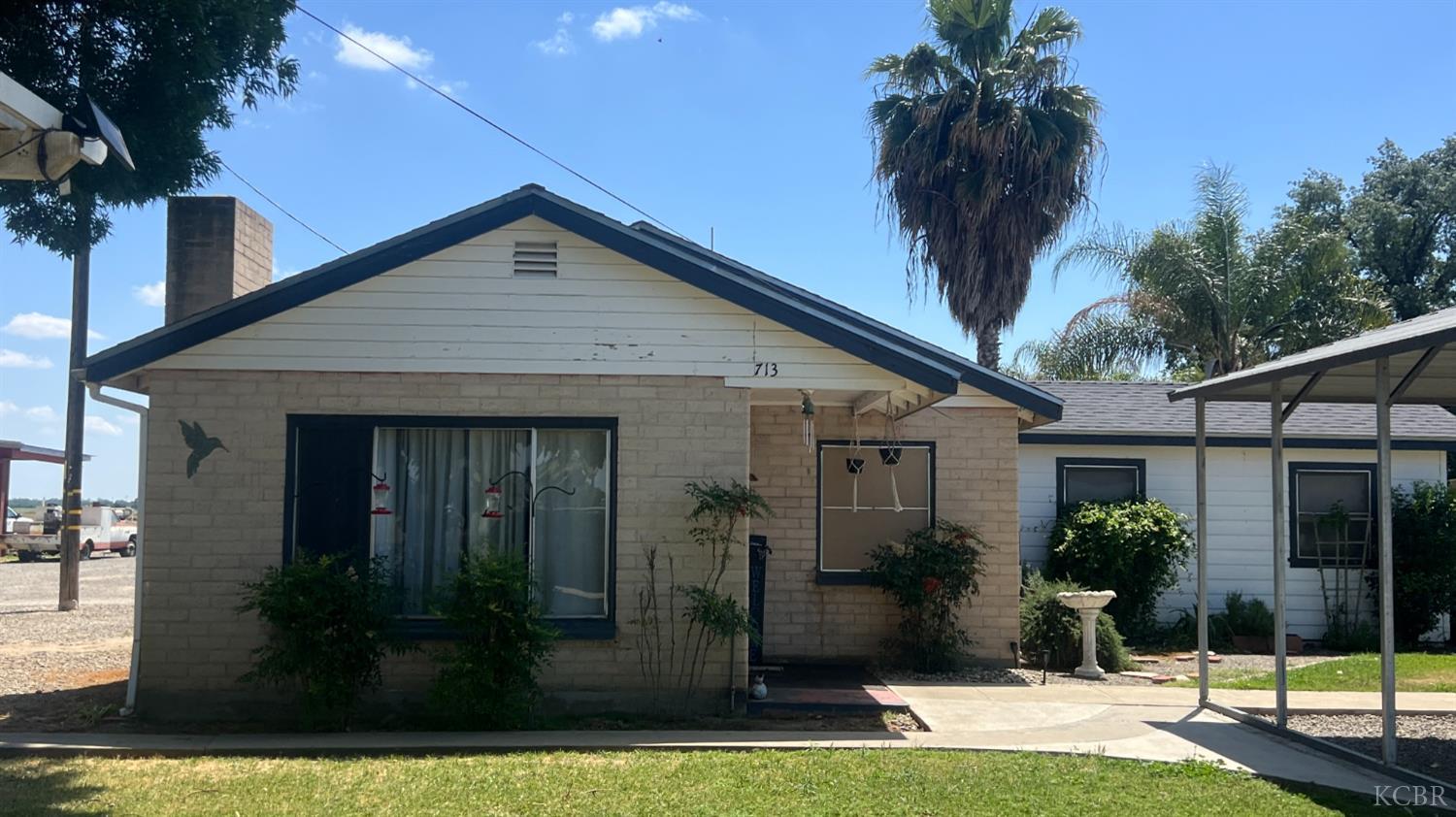 713 E Laguna Ave, Laton, CA 93242