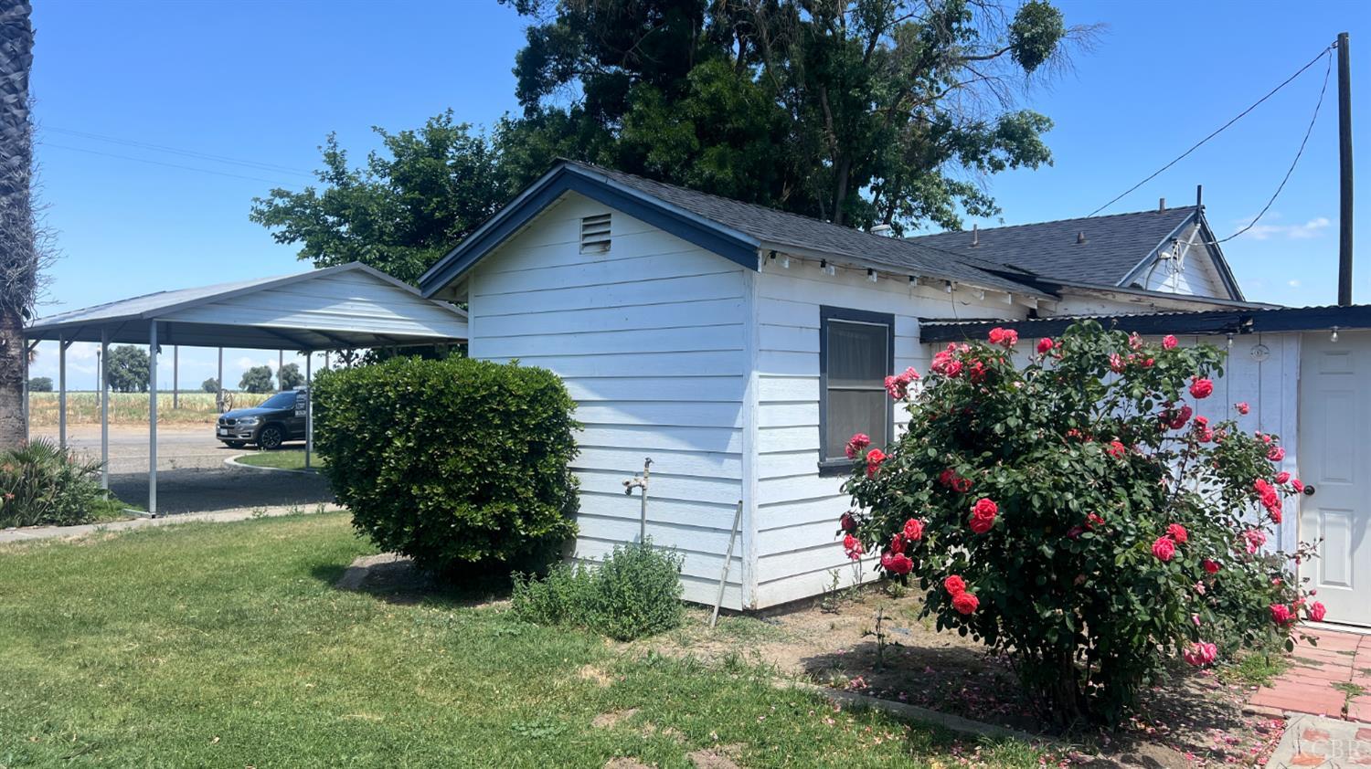 713 E Laguna Ave, Laton, CA 93242